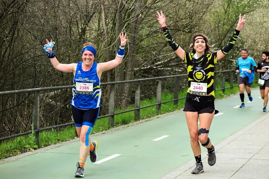 Foto 4 - Cruz Roja estrena sus patinetes el&eacute;ctricos en la Media Marat&oacute;n