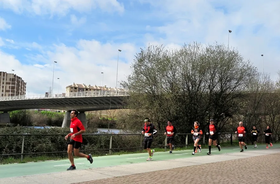 Foto 3 - Cruz Roja estrena sus patinetes el&eacute;ctricos en la Media Marat&oacute;n