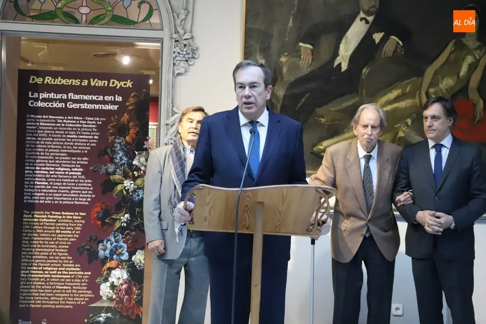 Pedro Pérez Castro, director de la Casa Lis, en la inauguración de esta exposición