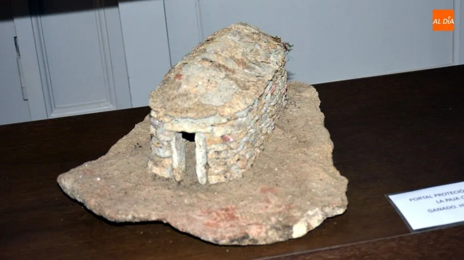 Foto 11 - Julio Calder&oacute;n muestra sus construcciones de granito en miniatura en la Casa de los Condes de...