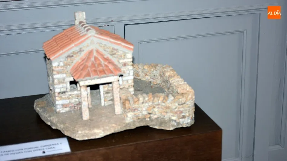 Foto 10 - Julio Calder&oacute;n muestra sus construcciones de granito en miniatura en la Casa de los Condes de...