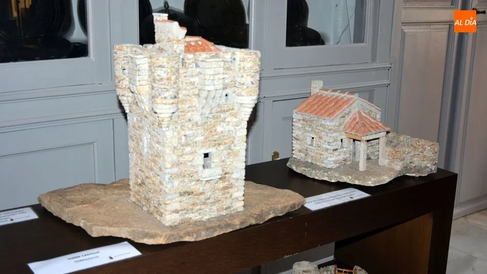 Foto 2 - Julio Calder&oacute;n muestra sus construcciones de granito en miniatura en la Casa de los Condes de...