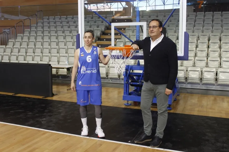 Foto 7 - El Perfumer&iacute;as Avenida presenta su nueva equipaci&oacute;n con motivo de la Copa de la Reina