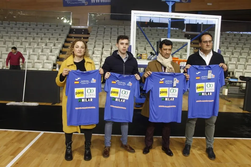 Foto 6 - El Perfumer&iacute;as Avenida presenta su nueva equipaci&oacute;n con motivo de la Copa de la Reina