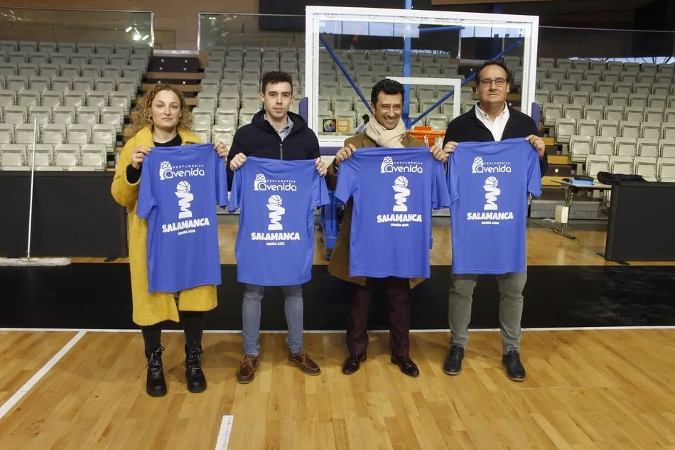 Foto 4 - El Perfumer&iacute;as Avenida presenta su nueva equipaci&oacute;n con motivo de la Copa de la Reina