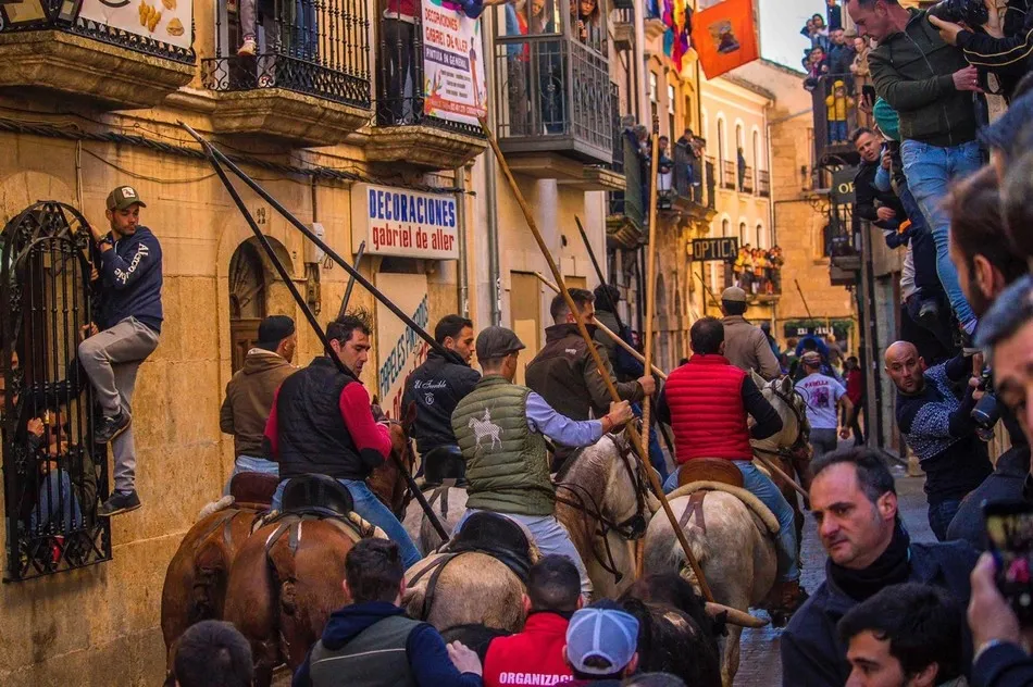 Foto 10 - Abierta la votaci&oacute;n para escoger las im&aacute;genes que ilustrar&aacute;n el Calendario Carnavalero 20/21  