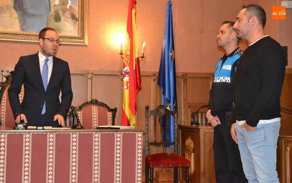 Prometen sus cargos los dos nuevos funcionarios de carrera de la plantilla del Ayuntamiento  