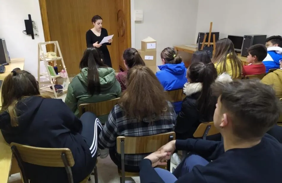 Foto 5 - Popy Vegas arranca en los centros de Secundaria las representaciones de &lsquo;Y dale con el cuento&rsquo;  