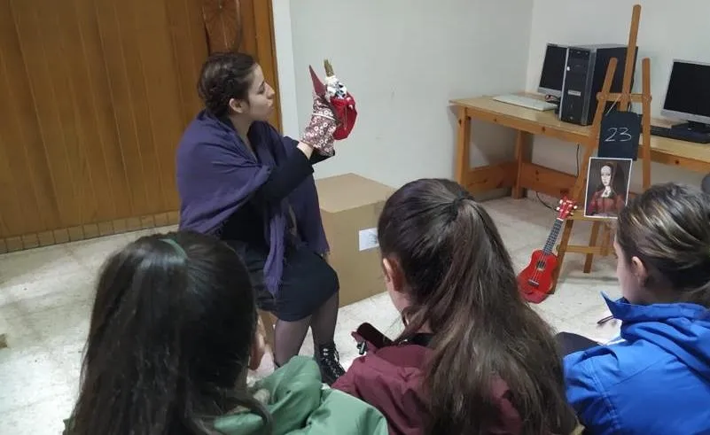 Foto 3 - Popy Vegas arranca en los centros de Secundaria las representaciones de &lsquo;Y dale con el cuento&rsquo;  