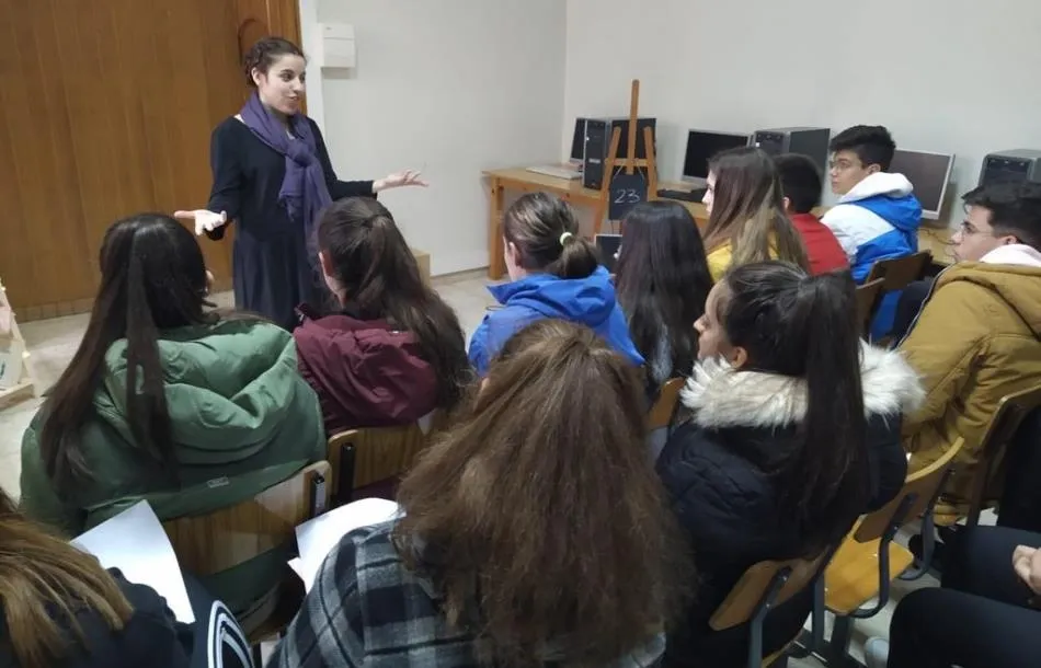 Foto 4 - Popy Vegas arranca en los centros de Secundaria las representaciones de &lsquo;Y dale con el cuento&rsquo;  