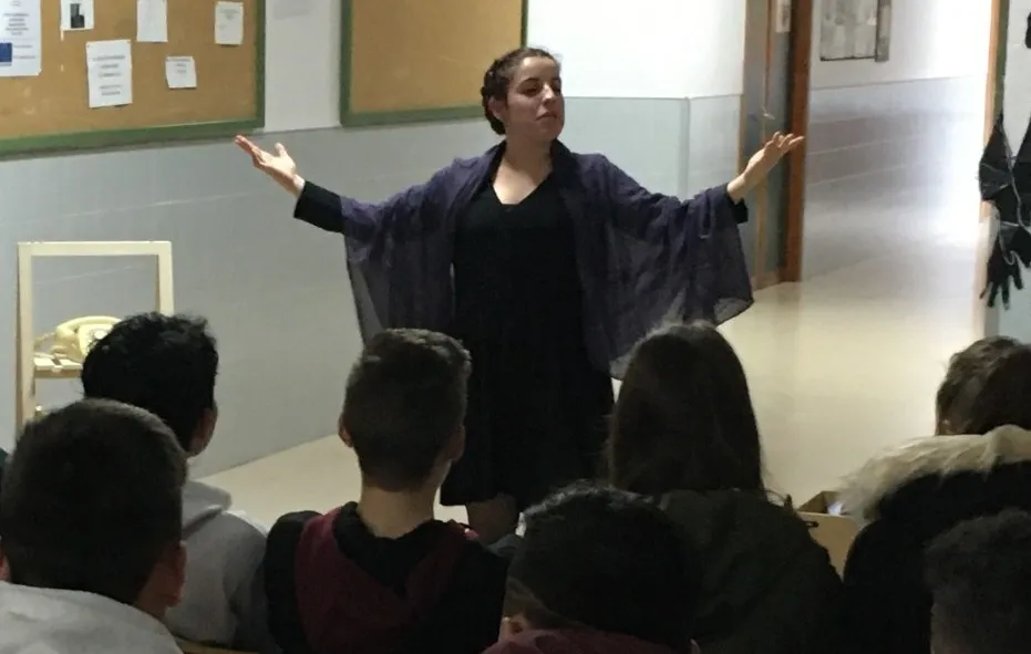 Popy Vegas arranca en los centros de Secundaria las representaciones de ‘Y dale con el cuento’  