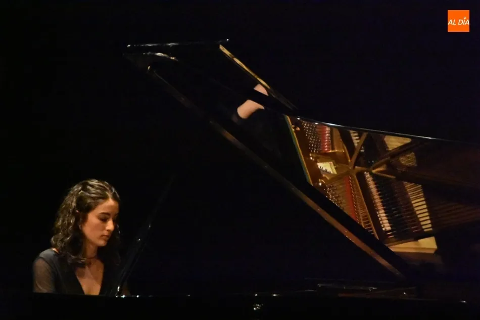 Foto 11 - Velada musical con el recital de piano de Laura Tom&eacute;  