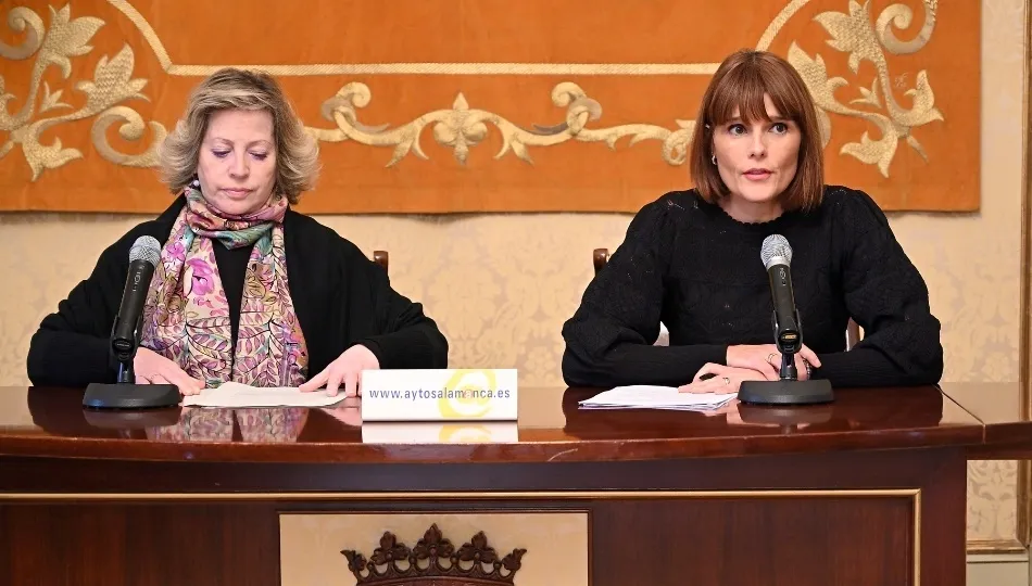 La concejal de Participación Social y Voluntariado, Almudena Parres, a la derecha, en una rueda de prensa anterior