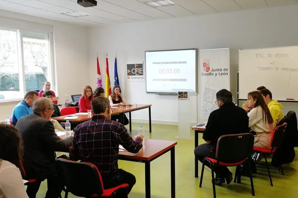 Foto 4 - El IES Tierras de Abadengo de Lumbrales, vencedor provincial del programa Liga de Debate de...