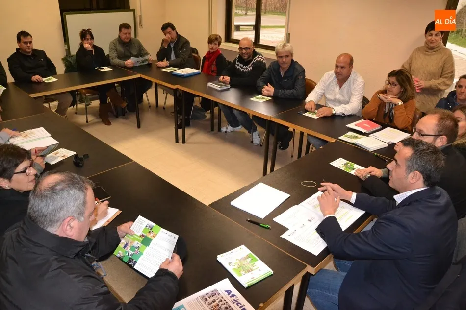 Foto 2 - Amplia asistencia de empresarios a la sesi&oacute;n informativa del proyecto CRECEER  