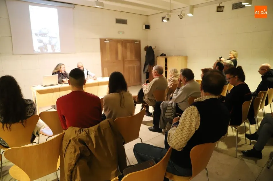 Foto 3 - Ana del Paso da voz a las &lsquo;Reporteras espa&ntilde;olas, testigos de guerra&rsquo;  