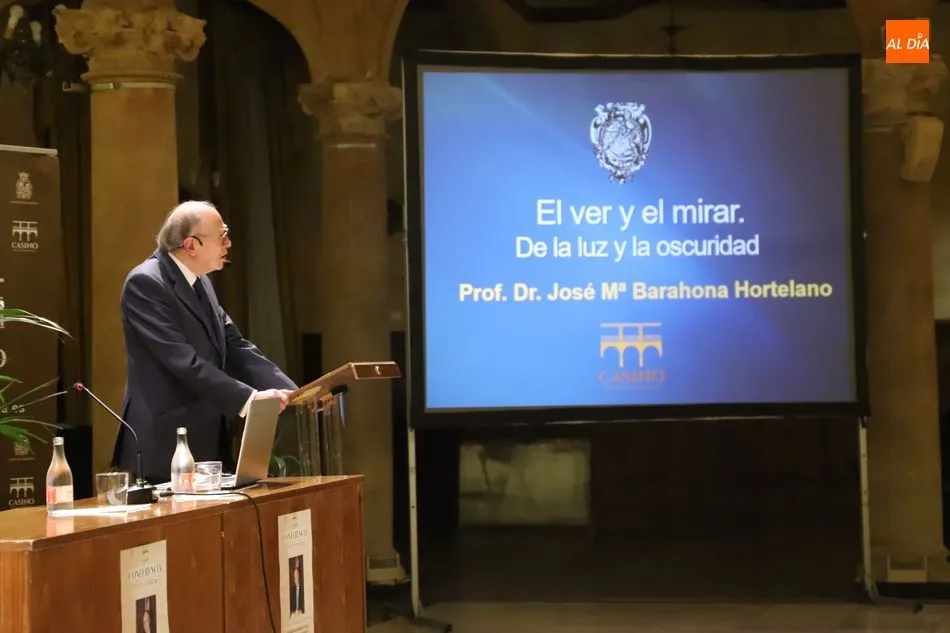 Foto 11 - &lsquo;El ver y el mirar&rsquo;, interesante conferencia de Jos&eacute; Mar&iacute;a Barahona en el Casino  