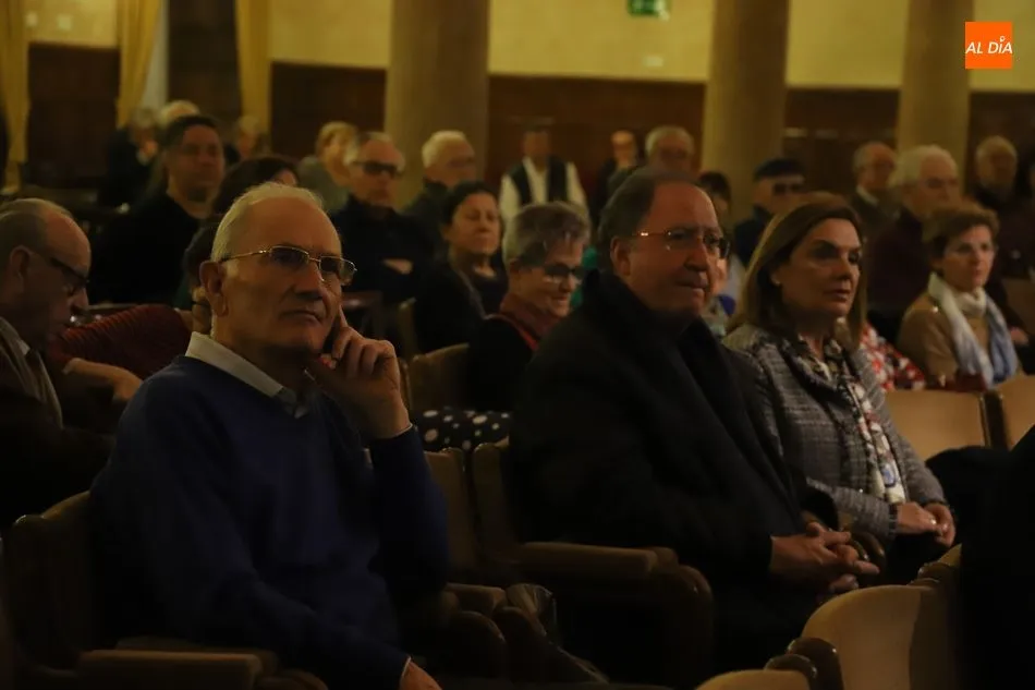 Foto 4 - &lsquo;El ver y el mirar&rsquo;, interesante conferencia de Jos&eacute; Mar&iacute;a Barahona en el Casino  