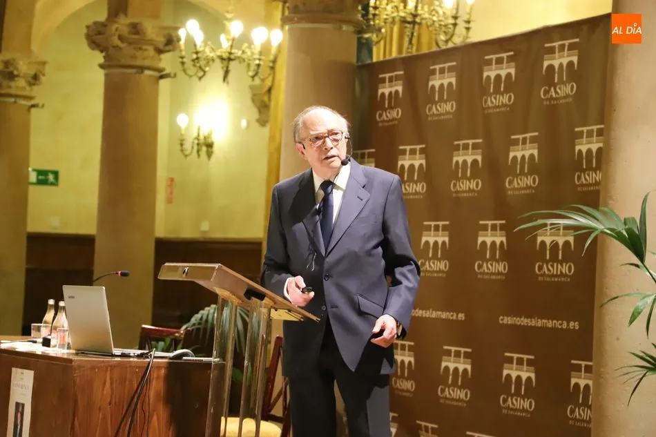 Foto 9 - &lsquo;El ver y el mirar&rsquo;, interesante conferencia de Jos&eacute; Mar&iacute;a Barahona en el Casino  