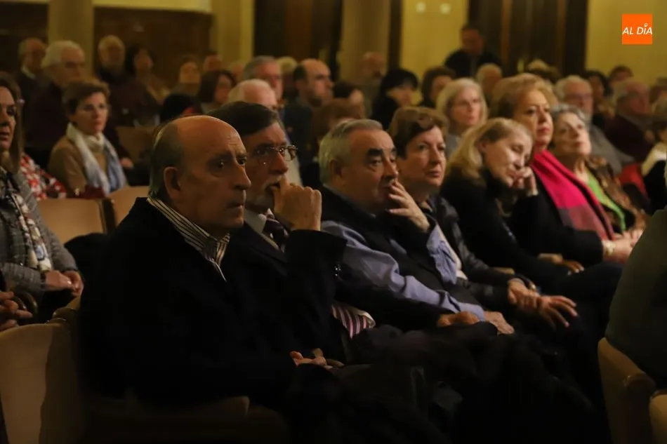 Foto 3 - &lsquo;El ver y el mirar&rsquo;, interesante conferencia de Jos&eacute; Mar&iacute;a Barahona en el Casino  