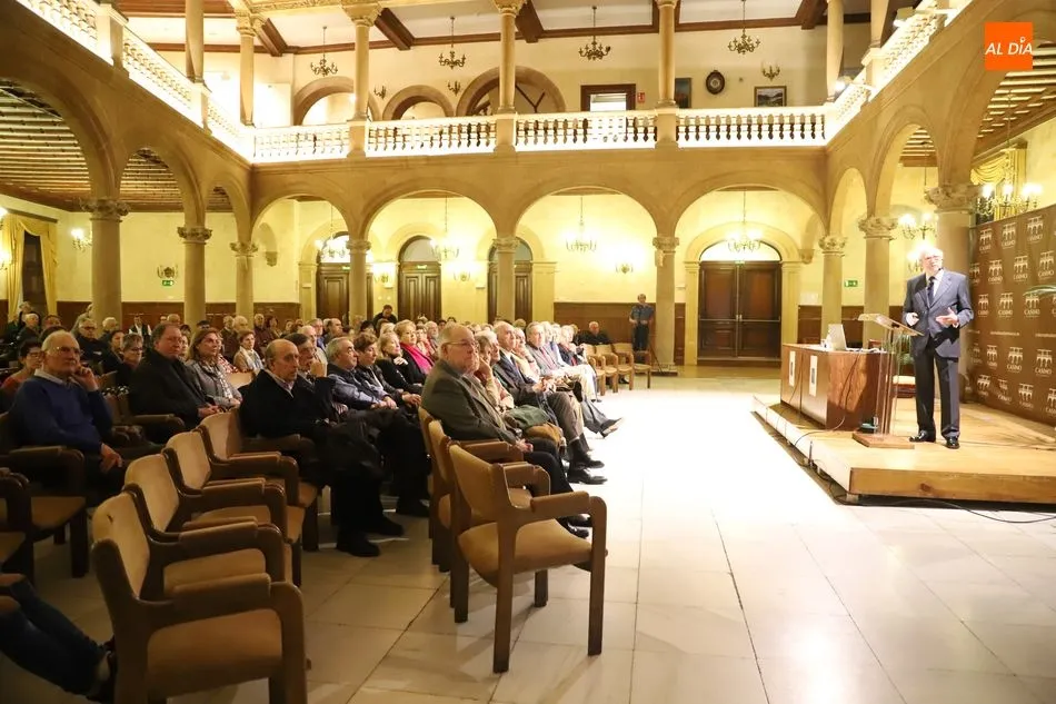 Foto 5 - &lsquo;El ver y el mirar&rsquo;, interesante conferencia de Jos&eacute; Mar&iacute;a Barahona en el Casino  