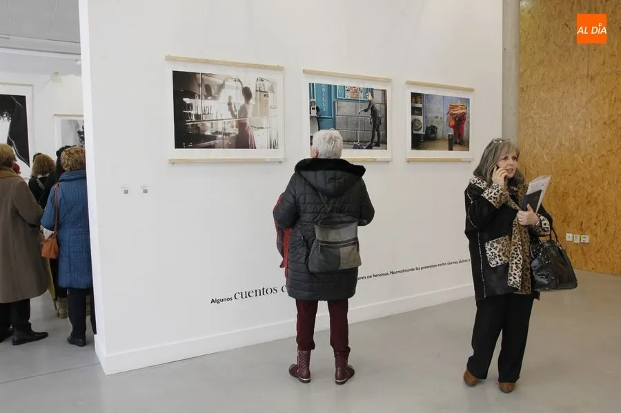 Foto 7 - Una exposici&oacute;n fotogr&aacute;fica de Raquel Barbero inaugura los actos del D&iacute;a de la Mujer