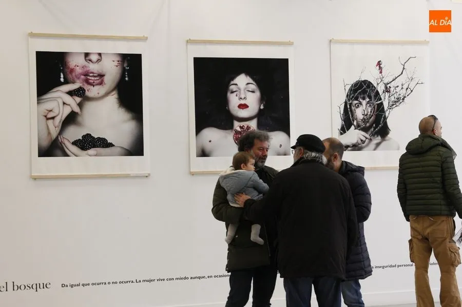 Foto 4 - Una exposici&oacute;n fotogr&aacute;fica de Raquel Barbero inaugura los actos del D&iacute;a de la Mujer