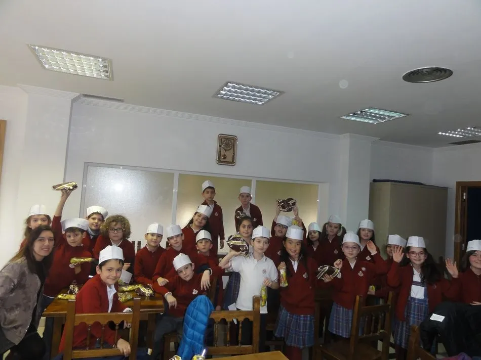 Visita al obrador de Confiterías Gil de los alumnos del Colegio San Juan Bosco