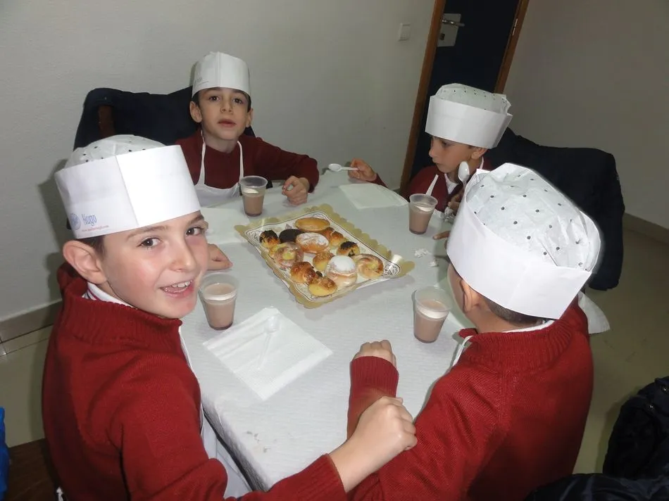 Foto 6 - Los alumnos del Colegio San Juan Bosco disfrutan de la visita m&aacute;s dulce