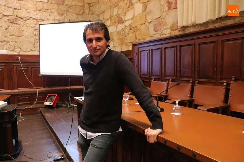 Foto 2 - Nueva sesi&oacute;n del ciclo &lsquo;Di&aacute;logos sobre Catalu&ntilde;a&rsquo; con el profesor Lluis Orriols  