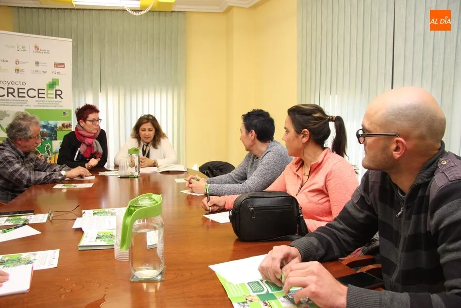 Foto 2 - Empresarios de los sectores agroalimentario y tur&iacute;stico muestran inter&eacute;s por las ayudas del...