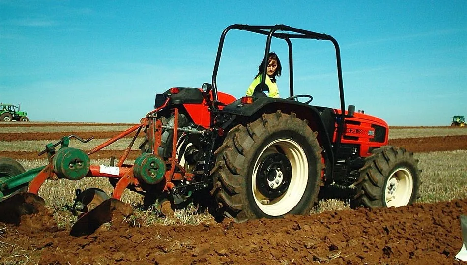 El sector agrícola es en el que menos cobran las mujeres, según los técnicos de Hacienda  