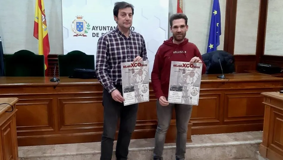 De i. a d. José María Muñoz, concejal de Deportes y Moisés Dueñas