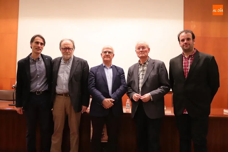 Participantes en el acto con motivo de una nueva sesión del Aula de Debate La España Actual