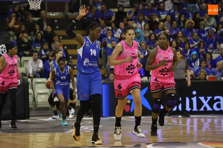 Foto 9 - El Perfumer&iacute;as Avenida reina en su Copa y no da ninguna opci&oacute;n al Ensino Lugo (89-43)