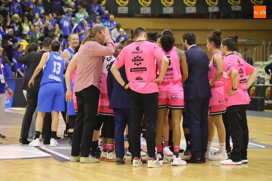 Foto 4 - El Perfumer&iacute;as Avenida reina en su Copa y no da ninguna opci&oacute;n al Ensino Lugo (89-43)