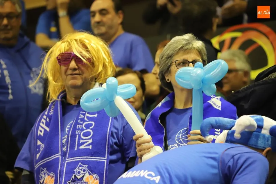 Foto 8 - El Multiusos y la Marea Azul no defraudan con un &lsquo;ambientazo&rsquo; en el primer d&iacute;a de Copa