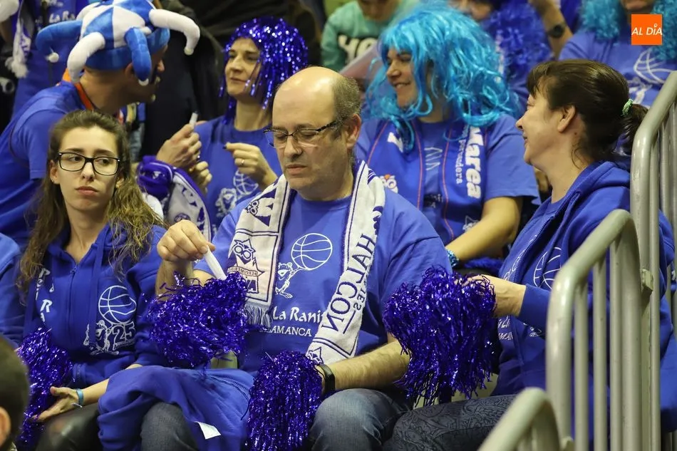Foto 7 - El Multiusos y la Marea Azul no defraudan con un &lsquo;ambientazo&rsquo; en el primer d&iacute;a de Copa