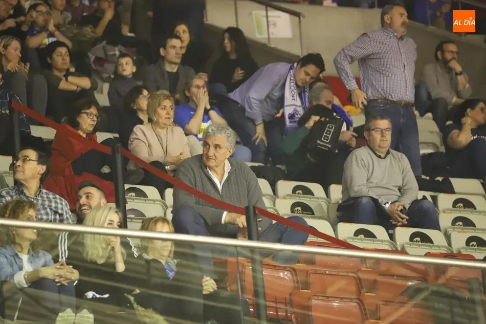 Foto 3 - El Multiusos y la Marea Azul no defraudan con un &lsquo;ambientazo&rsquo; en el primer d&iacute;a de Copa