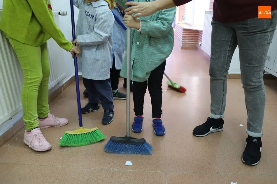Foto 8 - El CEIP Carmen Mart&iacute;n Gaite apuesta por la igualdad con talleres de tareas dom&eacute;sticas