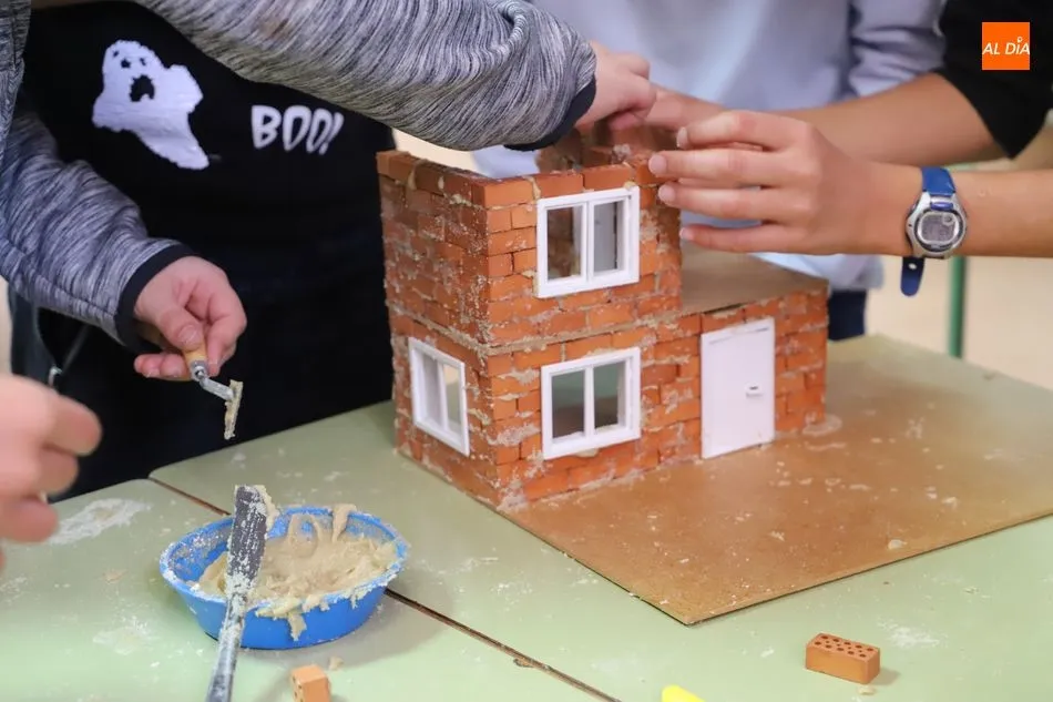 Foto 7 - El CEIP Carmen Mart&iacute;n Gaite apuesta por la igualdad con talleres de tareas dom&eacute;sticas