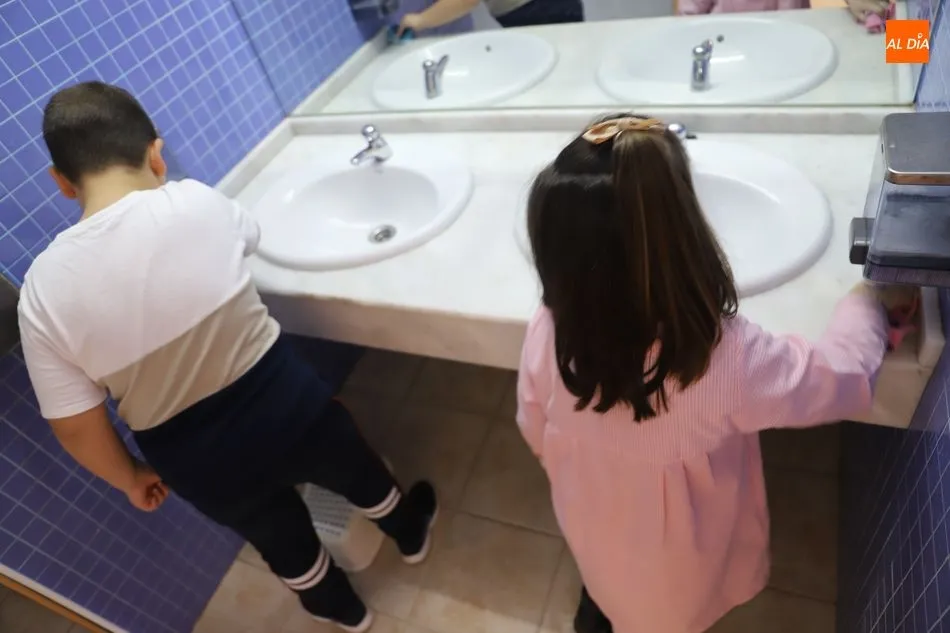 Foto 4 - El CEIP Carmen Mart&iacute;n Gaite apuesta por la igualdad con talleres de tareas dom&eacute;sticas