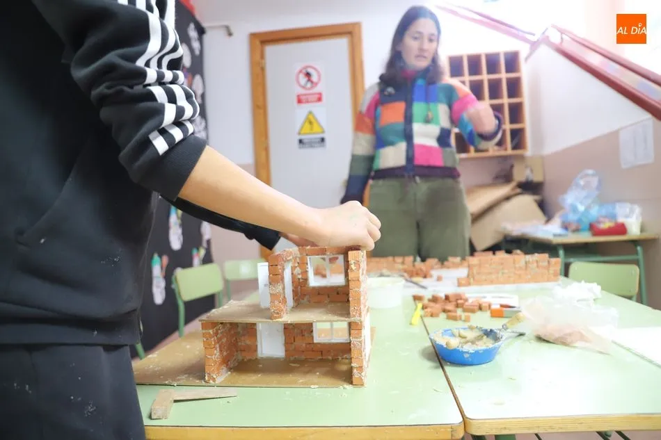 Foto 9 - El CEIP Carmen Mart&iacute;n Gaite apuesta por la igualdad con talleres de tareas dom&eacute;sticas