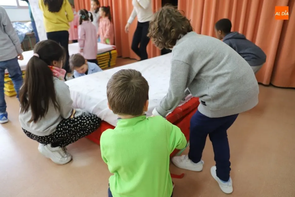 Foto 3 - El CEIP Carmen Mart&iacute;n Gaite apuesta por la igualdad con talleres de tareas dom&eacute;sticas
