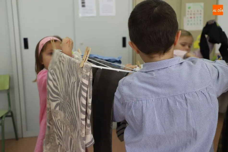 Foto 2 - El CEIP Carmen Mart&iacute;n Gaite apuesta por la igualdad con talleres de tareas dom&eacute;sticas