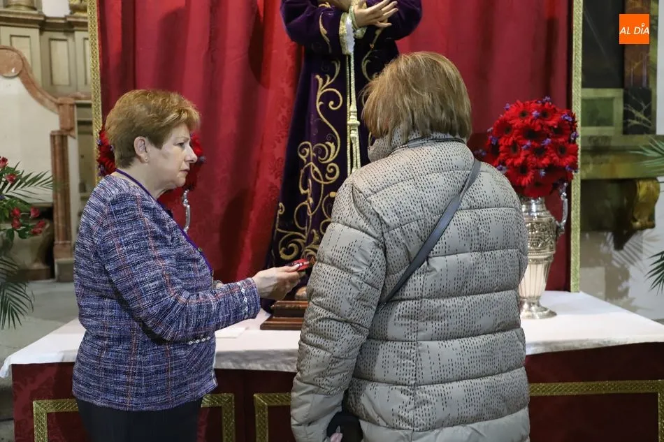Foto 9 - El besapi&eacute;s de Jes&uacute;s Rescatado se sustituye por una reverencia para evitar contagios de...