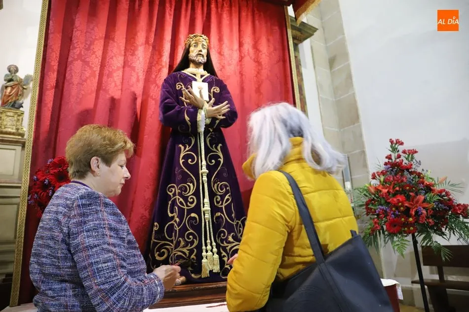 Foto 6 - El besapi&eacute;s de Jes&uacute;s Rescatado se sustituye por una reverencia para evitar contagios de...