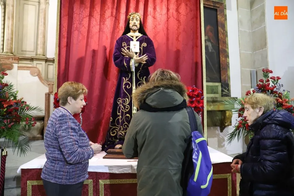 Foto 5 - El besapi&eacute;s de Jes&uacute;s Rescatado se sustituye por una reverencia para evitar contagios de...