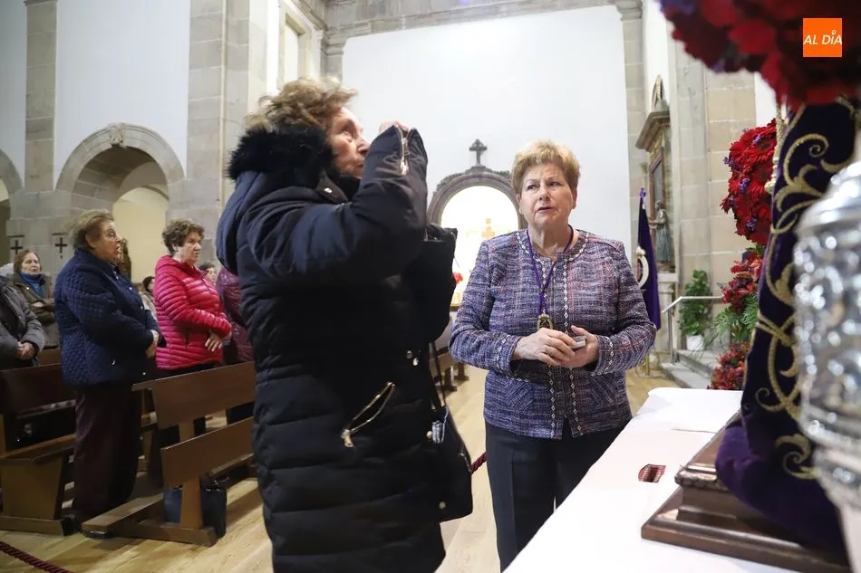 Foto 4 - El besapi&eacute;s de Jes&uacute;s Rescatado se sustituye por una reverencia para evitar contagios de...
