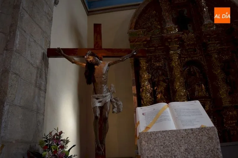 Foto 7 - Celebrado con precauciones por el coronavirus el tradicional besapi&eacute;s al Cristo de la Salud